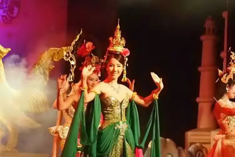 泰国人妖的畸形人生