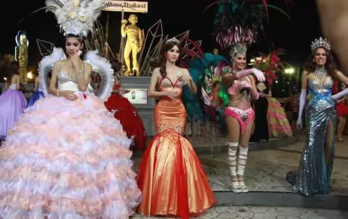 泰国人妖的畸形人生