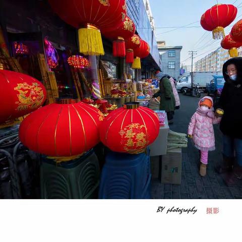 红灯笼红春联红火火的年