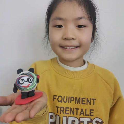 十一师二中开展“巧手童心庆冬奥、手工粘土冰墩墩”主题活动