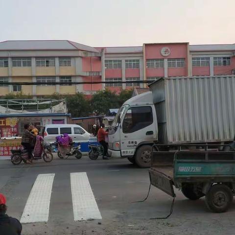 小小减速带，为学生家保驾护航。