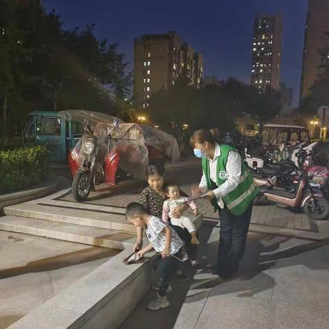 祥泰新河湾花园9月份第一周有害垃圾分类宣传