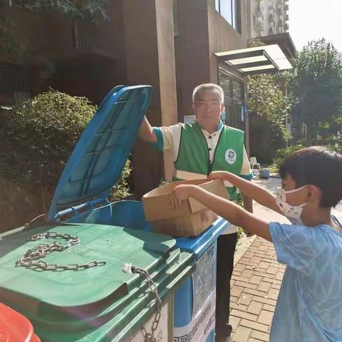 为加快推进社区垃圾分类工作，使更多居民了解、支持垃圾分类，积极参与垃圾分类投放，实现“减量化、资源化、无害”