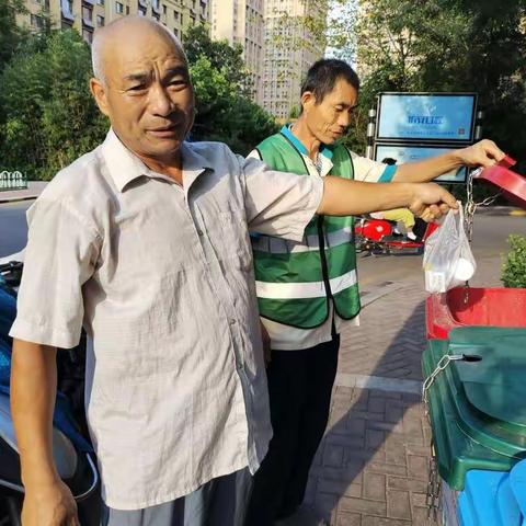 祥泰新河湾花园8月份第一周有害垃圾分类宣传