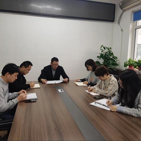 区委党史研究室贯彻落实全区重点工作安排部署会精神