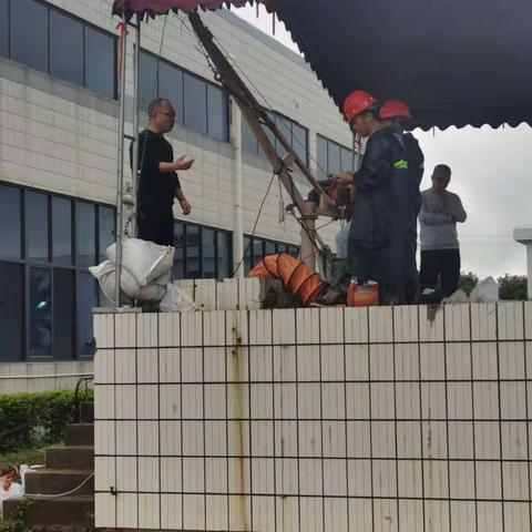 与时间赛跑，雨天施工保供水