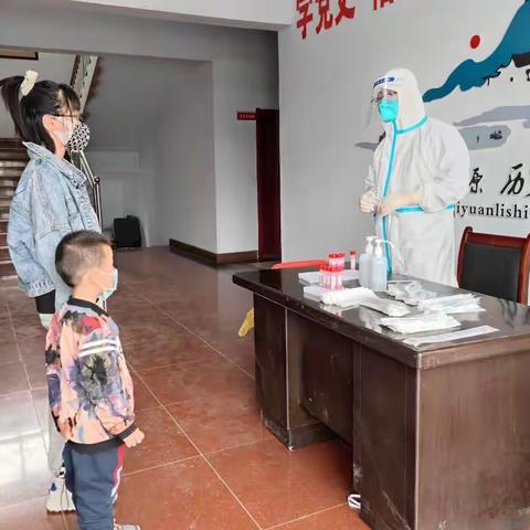 “大白？爸爸！” 一家人的别样团聚