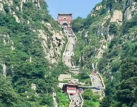 初春登泰山祈福