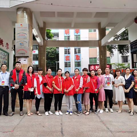 那一道最美的风景线——梅菉中心小学爱心家长护学岗简报（二）