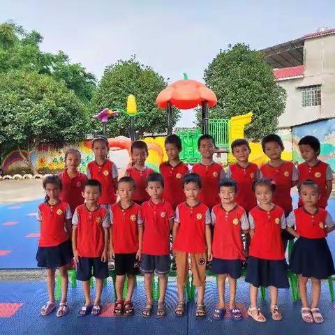 一年一度的毕业季，马上就要踏入小学，希望你们在今后的道路上走得更远，飞得更高。加油完成你们心里所想。