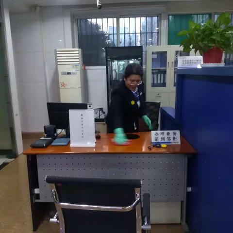 丽华西路支行2019年1月环境美化亮化及服务演练