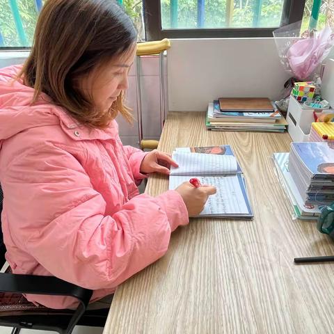 【榜样的力量】拄拐上讲台，桃李不言；以爱为底色，下自成蹊---广丰区萃始小学最美教师风采展示（三）