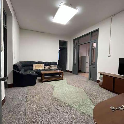 大北街食品小区500元/月，年租年付，6楼带外跃花园，有钥匙随时看，即租即住63963