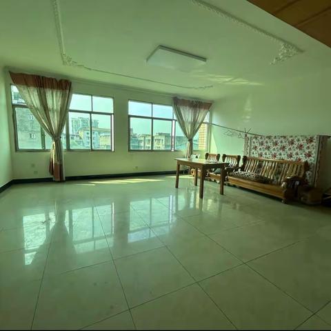 绿苑小区750元一个月，四房双卫三台空调，六楼外跃产权175平，随时入住，有钥匙63963-61510