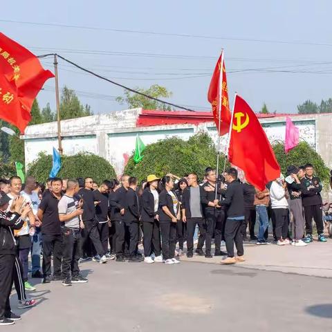 祁县古县镇举办“廉洁喜迎二十大·勇攀高峰展风采”登山活动