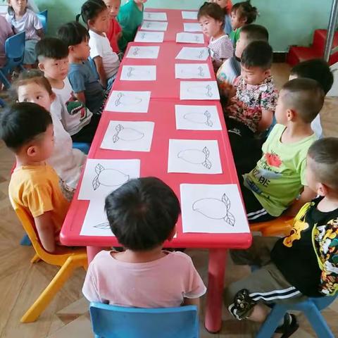 小二班绘画涂鸦课――好吃又健康的水蜜桃