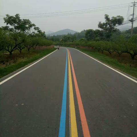 美丽的一号公路依山傍水，风景旑丽，真不愧为人间仙境哟！