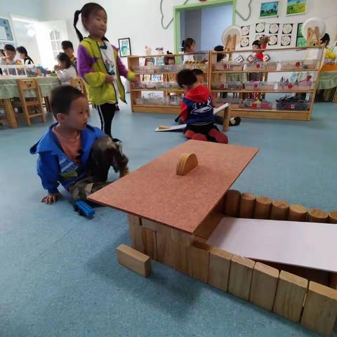 观摩交流，共促成长——小一班半日观摩活动