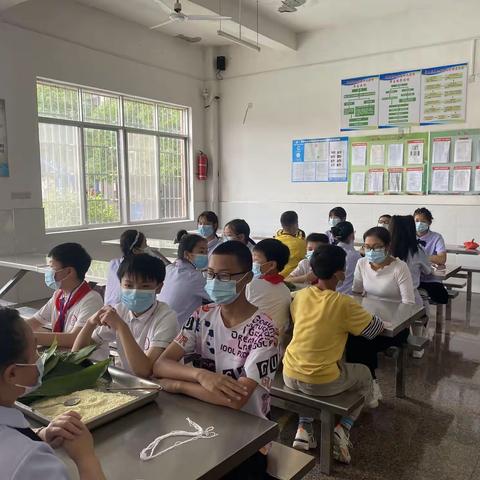双减实践促成长，粽叶飘飘香满园——井冈山市龙市小学端午节包粽子劳动实践活动