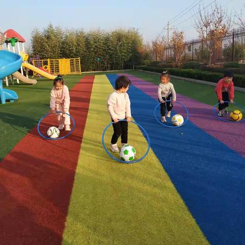 “足”够精彩——朱刘街道万山幼儿园中三班足球活动风采