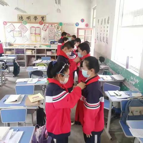 互评助成长—峪口小学少先队开展互检互学互评活动