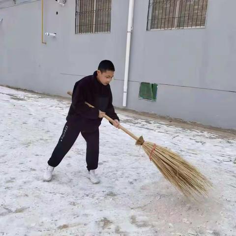 清扫小区积雪公益行动