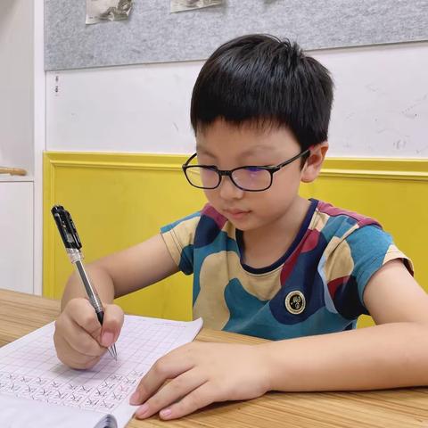 【黄红蓝美育】栗雨校区-22年硬笔书法-刘益豪