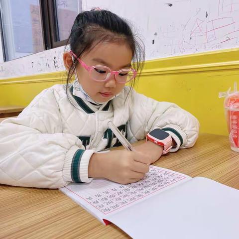 【黄红蓝美育】栗雨校区-22年硬笔书法-廖芷萱