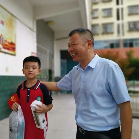 真情系留守  结对暖童心