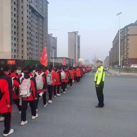 警校共建护学岗，铁骑护航保平安