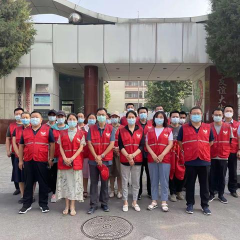 全力守护学生平安上学路-----2018级四四班家长护卫队