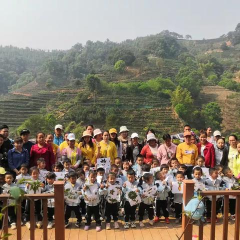 墨江育稚幼儿园小班年级组“亲近自然、 热爱家乡、家园共育”春游亲子活动