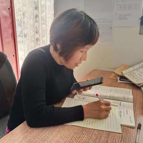 祥符区杜良乡大门砦小学网课进行时                                线上教学展风彩，不负时光向未来