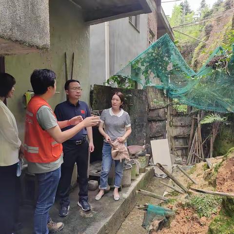 县委常委、县政府副县长华智敏带队开展安全检查