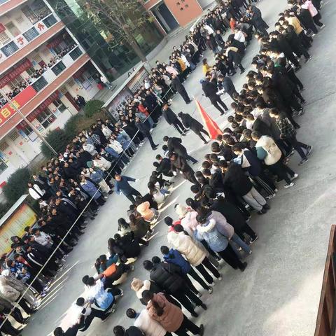 竞雄姿 展风采——偃师市实验高中迎新年拔河比赛