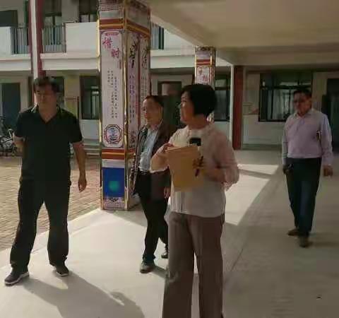 进课堂  忙座谈  话安全——南乐县教育局领导莅临张果屯镇中心校指导工作纪实