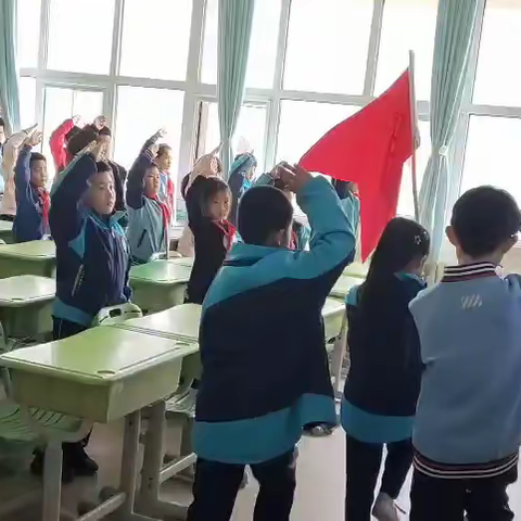 二年级7班中队活动——学习雷锋精神