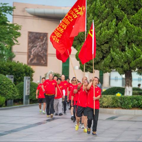 7月1日上午，盐城市大丰区石锁运动协会在施耐庵公园自发组织庆祝中国共产党成立100周年活动。