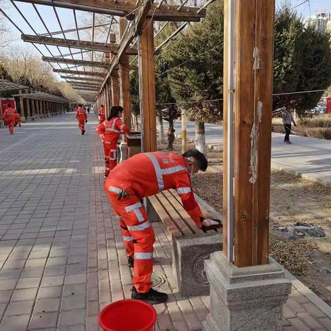 弘扬雷锋精神  服务他人奉献社会