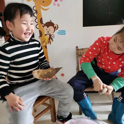 油焖笋~~时令小菜油焖笋是江南地区一道特色名菜，以新鲜竹笋为食材，清脆爽口。