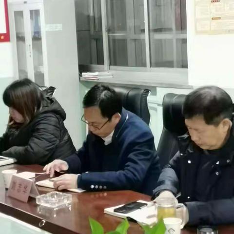 忻州分行党委委员、副行长刘志华一行到原平支行参加组织生活会