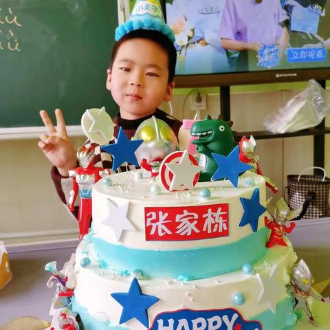 今天是张家栋小朋友的生日🎂，老师和小朋友们祝张家栋生日快乐😊，茁壮成长，天天开心，健健康康