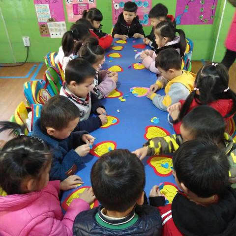 "感恩在心”博英幼儿园手工汇