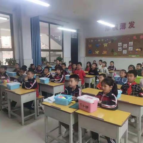 落实“双减” 助力成长——宝塔区川口小学一二年级超轻粘土社团