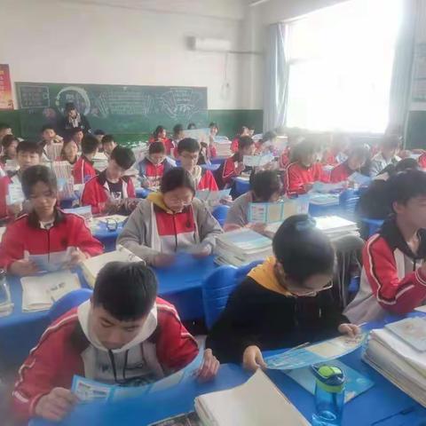 李阁镇中心中学开展五一假期安全教育主题班会