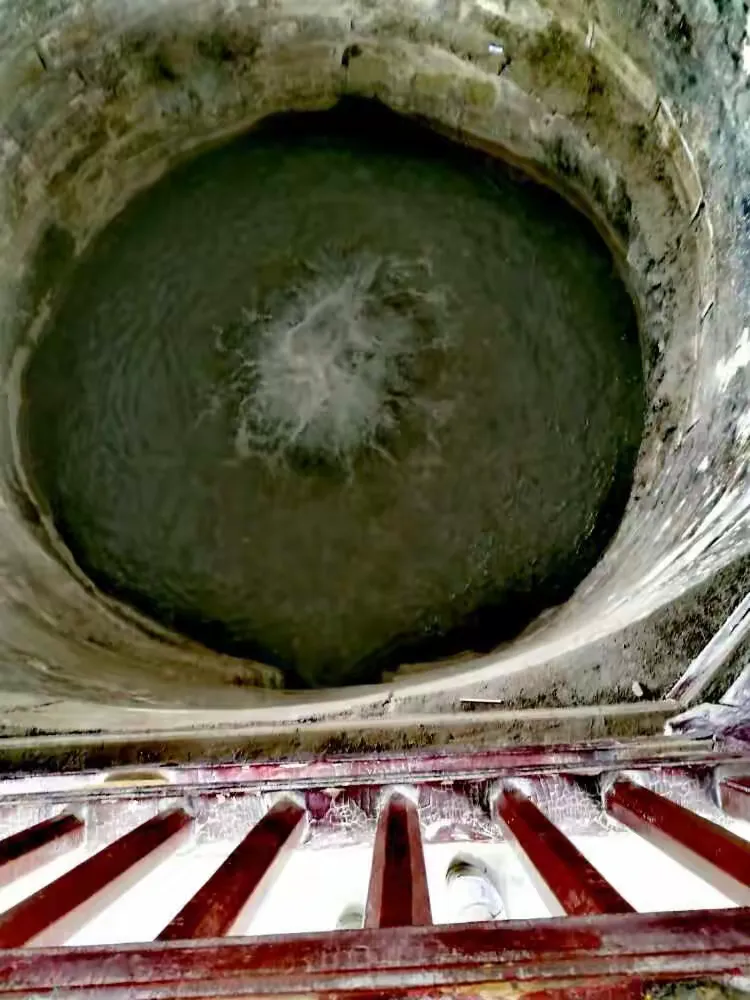 泉水从这口井冒出