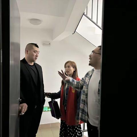 建海社区开展防火门专项安全检查