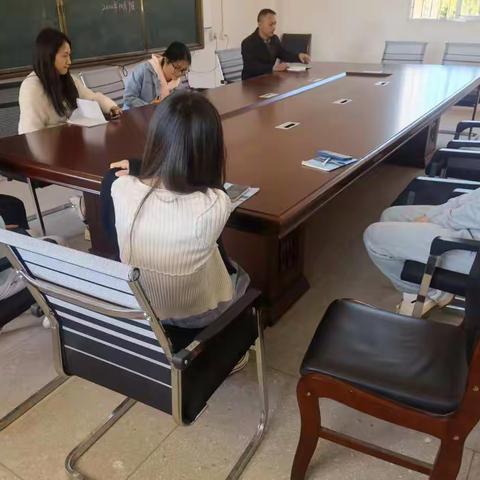 会埠中小：深入课堂抓教学  推门听课促成长