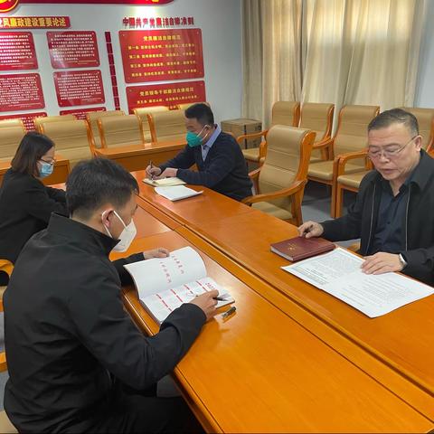 社会扶贫处党支部召开专题学习会