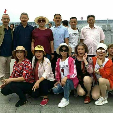 独立中队部分队员参团旅游三峡景区环线景点